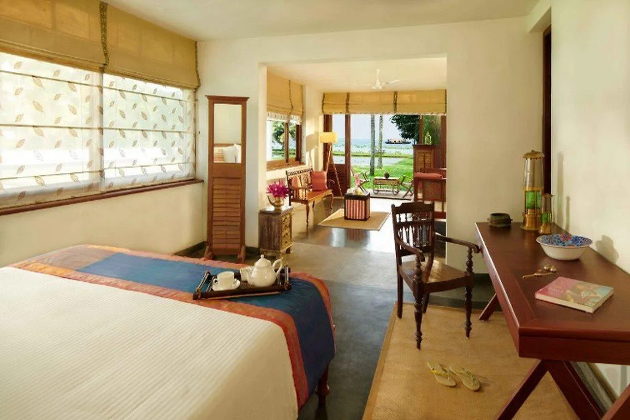 Ama Stays And Trails Pathiramanal Villa Alappuzha